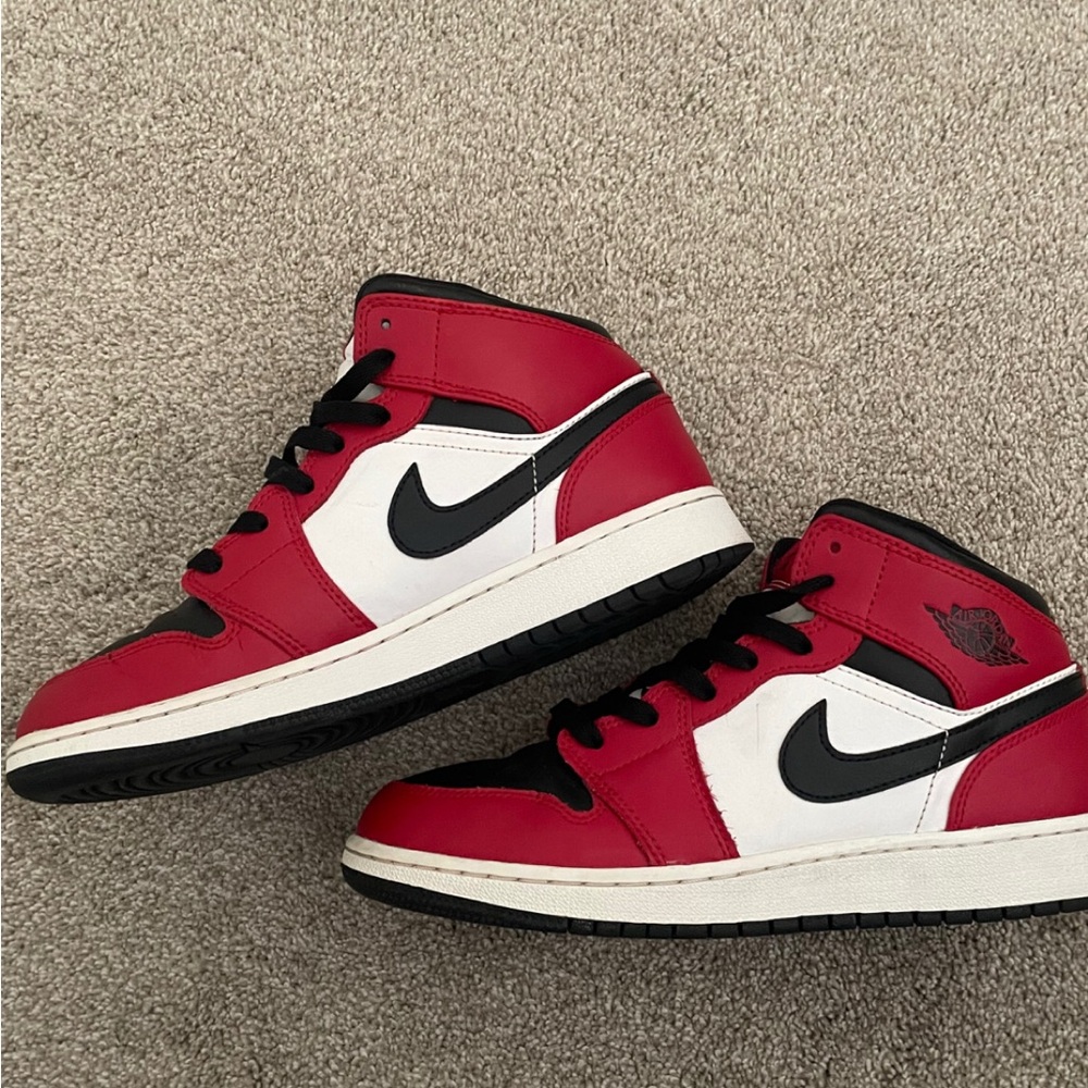 Air Jordan 1 Chicago Mid Black Toe